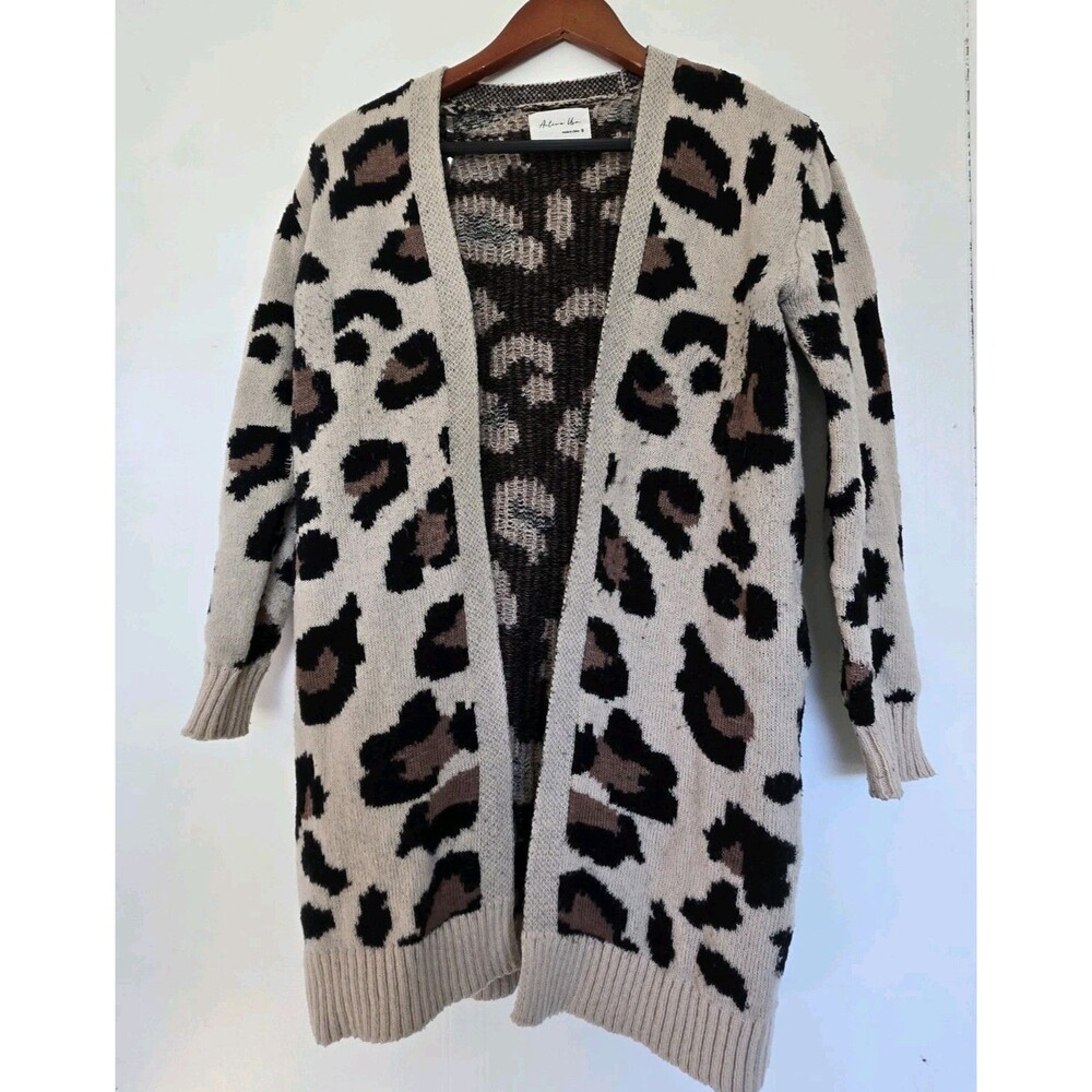 Active USA Sweater‎ Womens S Cardigan Animal Print Cheetah Artsy Eclectic Unique